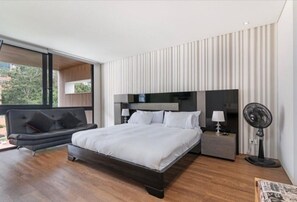 Iron/ironing board, internet, bed sheets