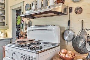 Mikroaaltouuni, uuni, liesi