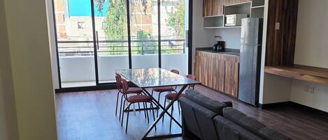 Comfort Apartment, 3 Bedrooms, Balcony | Living area