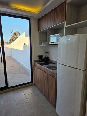 Standard Apartment, 1 Bedroom, Patio | Private kitchen | Full-size fridge, microwave, stovetop, cookware/dishes/utensils