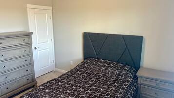 3 Schlafzimmer, Bügeleisen/Bügelbrett, WLAN, Bettwäsche