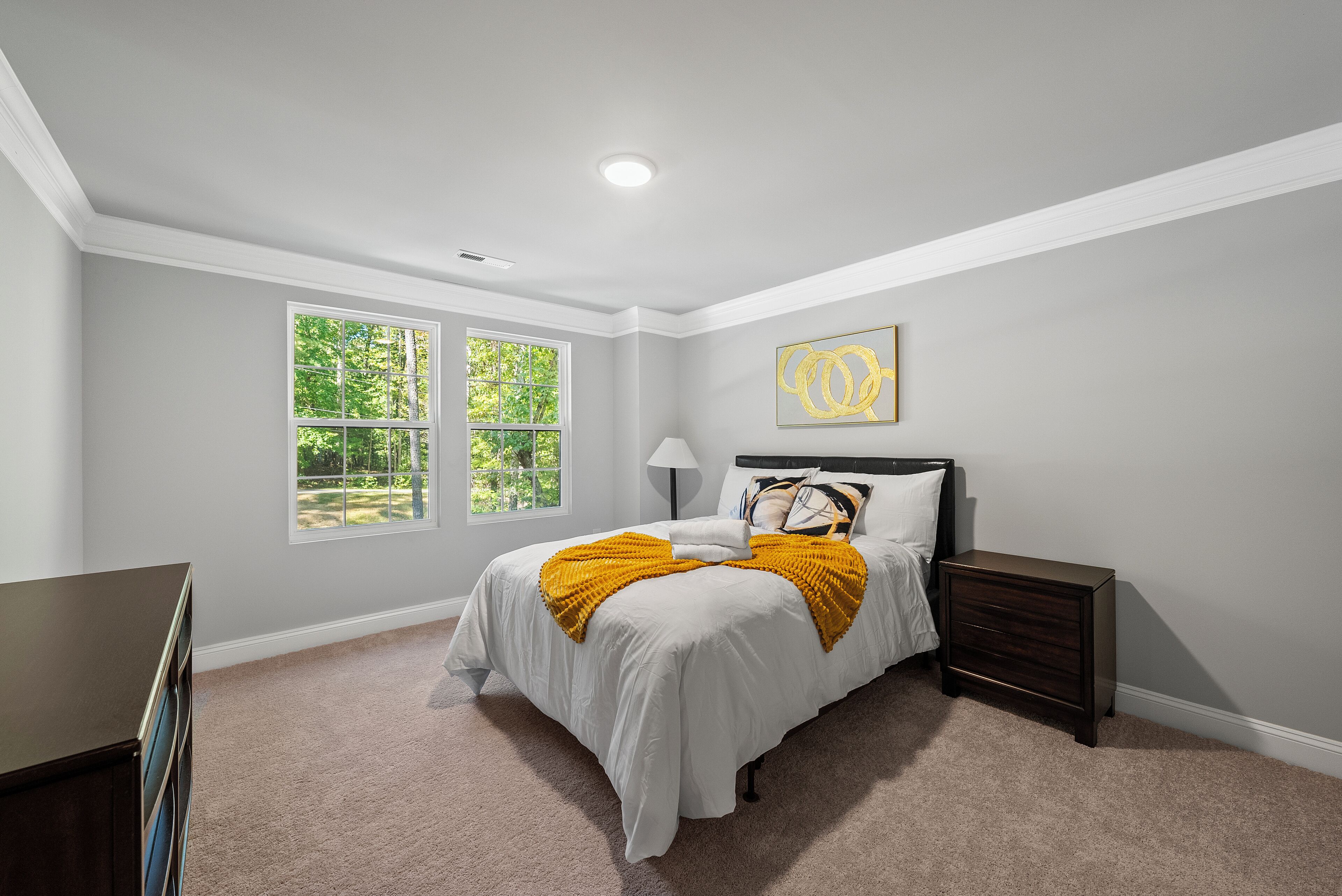 4 habitaciones, tabla de planchar con plancha, wifi y ropa de cama 