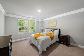 4 habitaciones, tabla de planchar con plancha, wifi y ropa de cama