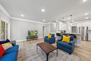 Televisión y chimenea