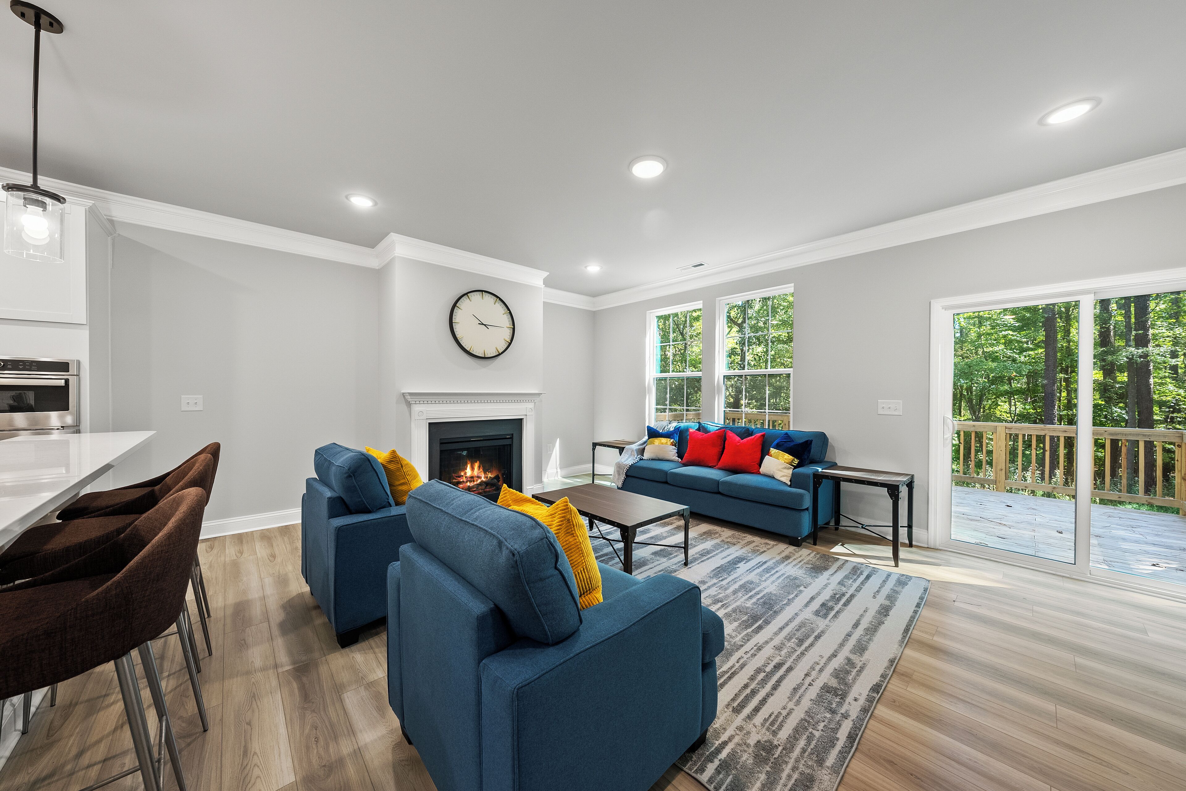 Televisión y chimenea 