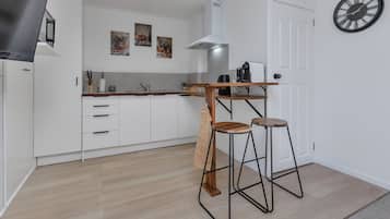 Fridge, microwave, toaster, cookware/dishes/utensils