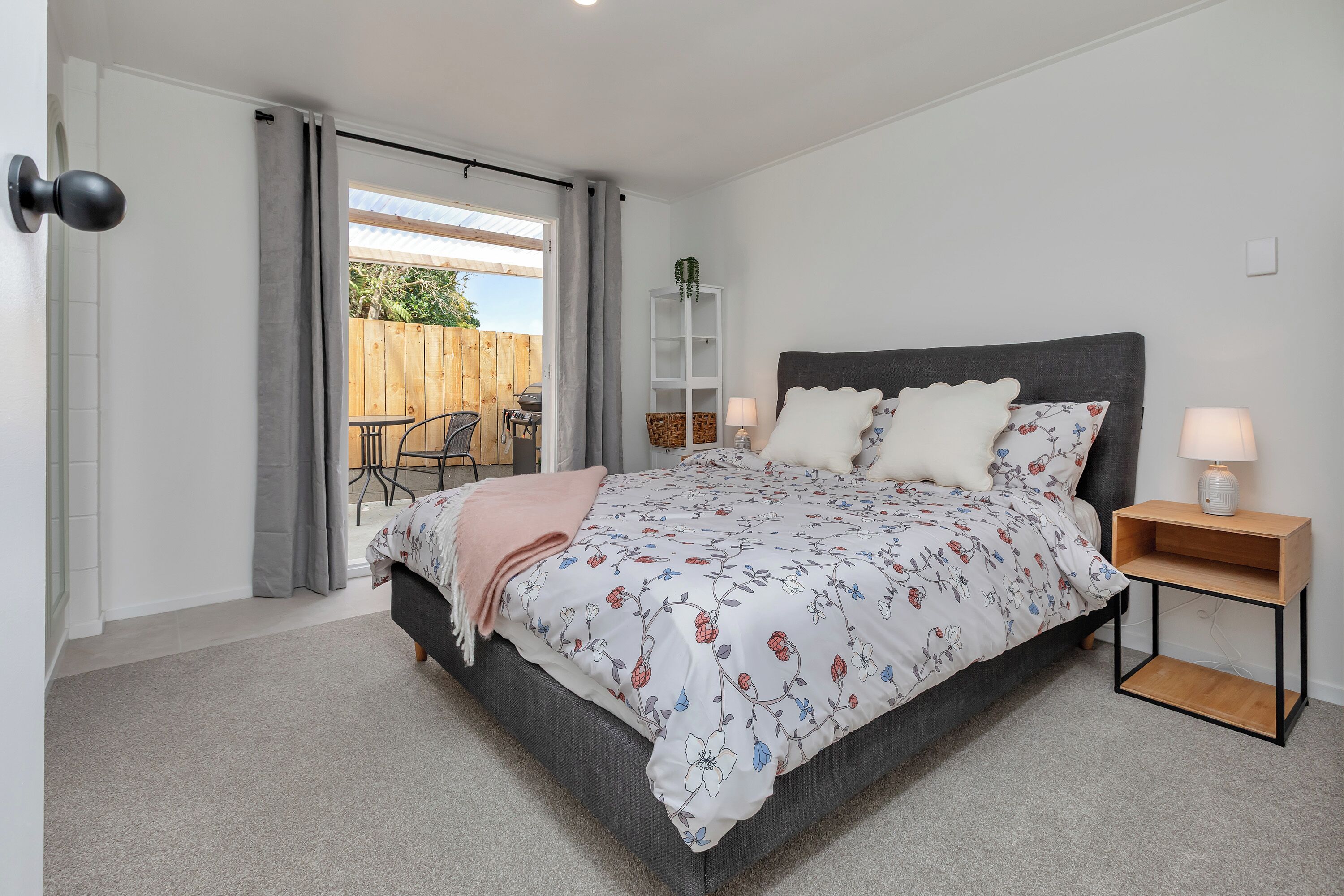 1 camera, Wi-Fi, lenzuola