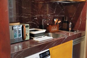 Private kitchen - Modern West London Studio Near Hammersmith Tube (Greater London)