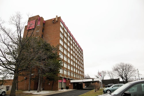 Albany Retreat- Free Breakfast & Parking Included