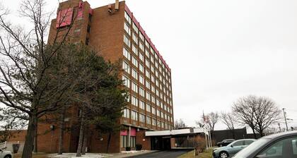 Albany Retreat- Free Breakfast & Parking Included