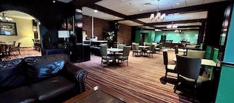 Albany Retreat- Free Breakfast & Parking Included