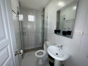 Shower, towels, soap, toilet paper - Comfortable and modern studio (Punta Cana)