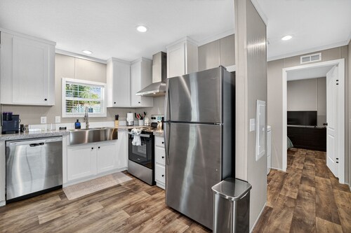 Comfy & Modern Home Near Downtown Lakeland