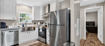 Comfy & Modern Home Near Downtown Lakeland