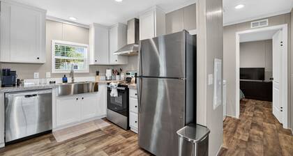 Comfy & Modern Home Near Downtown Lakeland