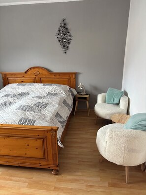 2 chambres, fer et planche à repasser, Wi-Fi, draps fournis