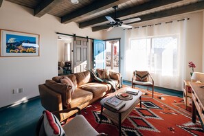 Smart TV - Couples/BFFs/Fam Retreat, Hot Tub, Enclosed Yard (El Prado)