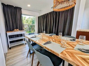 Dining - Salty Seastars (Captiva)