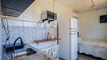 Basic-Haus | Eigene Küche | Großer Kühlschrank, Mikrowelle, Ofen, Herdplatte