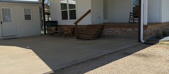 Charming 2-bedroom farmhouse in awesome Sulphur Springs, Texas