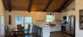 Charming 2-bedroom farmhouse in awesome Sulphur Springs, Texas