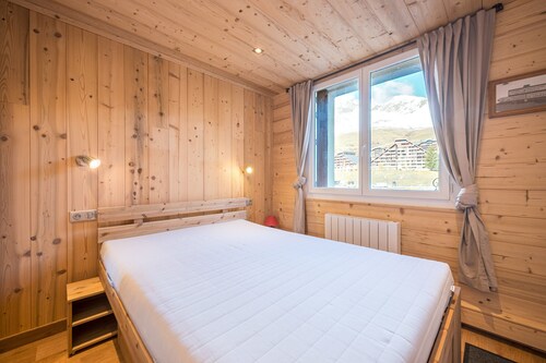 Apartment 'Centre Station Appt Pied Des Pistes' with Mountain View