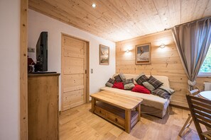 TV - Apartment 'Centre Station Appt Pied Des Pistes' with Mountain View (Saint François Longchamp)