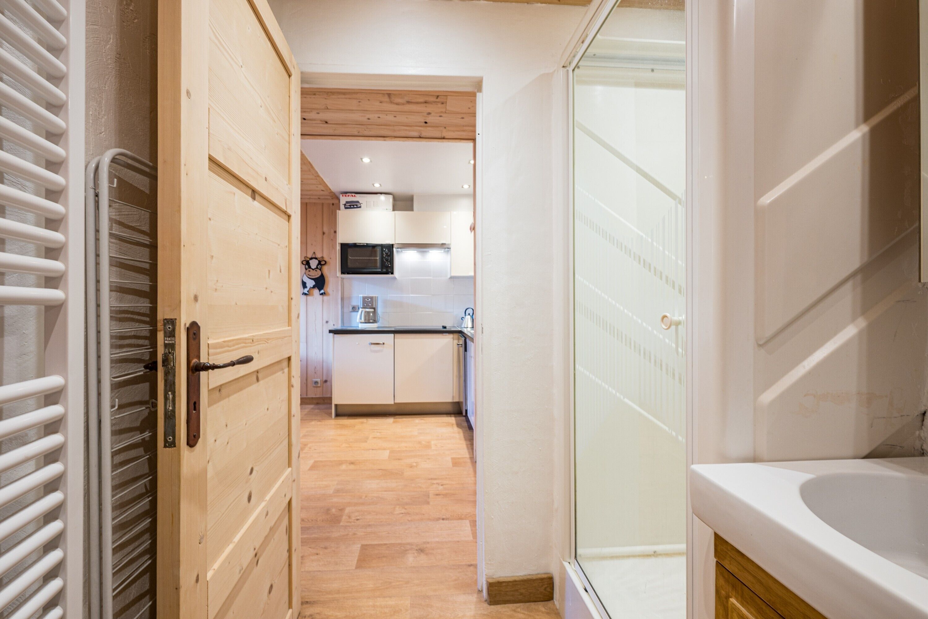 Réfrigérateur, micro-ondes, plaque de cuisson, lave-vaisselle