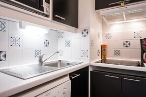 Refrigerador, microondas, parrilla de estufa y lavavajillas 