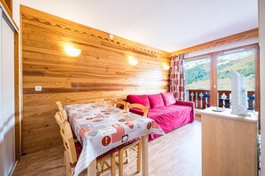 Interior - Apartment 'A2 309 Au Pied Des Pistes' with Mountain View and Balcony (Saint François Longchamp)