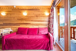 TV - Apartment 'A2 309 Au Pied Des Pistes' with Mountain View and Balcony (Saint François Longchamp)