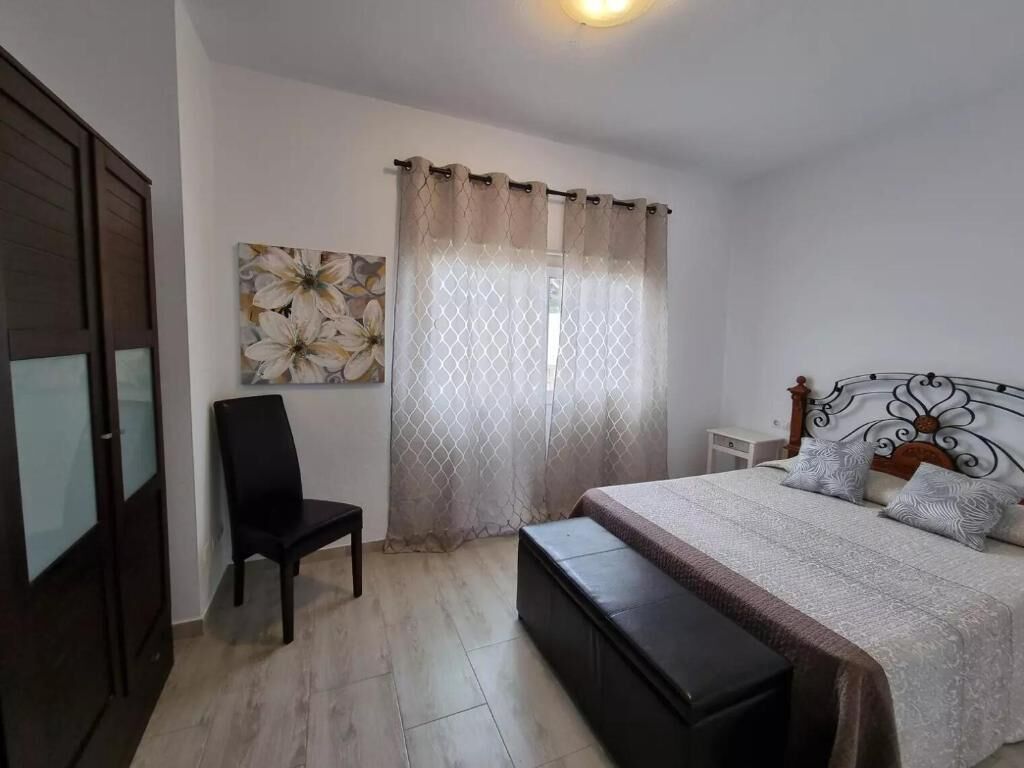 Nhà, 1 giường đôi, quang cảnh vườn | Bàn ủi/dụng cụ ủi quần áo, truy cập Internet không dây miễn phí 