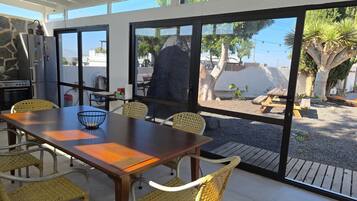 Habitación doble | Cocina privada | Refrigerador con congelador, microondas, horno y parrilla de estufa