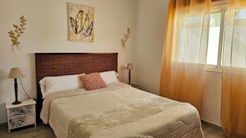 House, 1 Double Bed, Patio, Garden View | Iron/ironing board, free WiFi