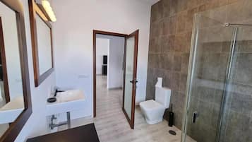 House, 1 Double Bed, Garden View | Bathroom | Shower, hair dryer, towels, soap