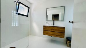 Ferienhaus, 2 Schlafzimmer, eigener Pool | Badezimmer