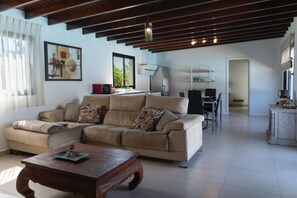 บ้านพัก, 2 ห้องนอน, สระว่ายน้ำส่วนตัว | บริเวณนั่งเล่น