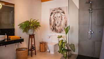 Chambre Double | Salle de bain | Douche, sèche-cheveux, serviettes fournies, savon