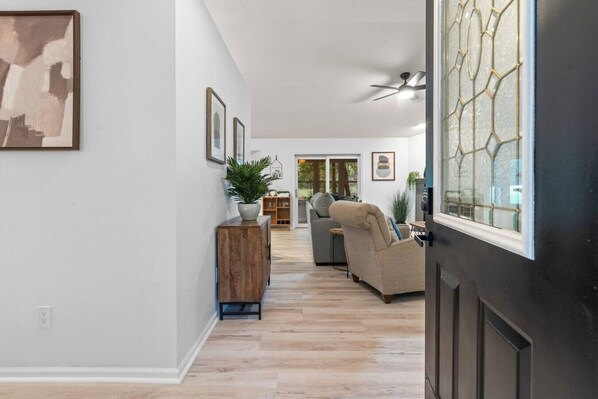 Interior - Golf-Course Retreat on Coronado (Hot Springs)