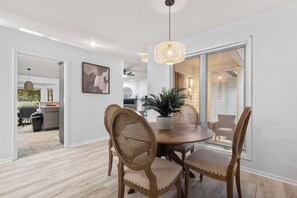 Dining - Golf-Course Retreat on Coronado (Hot Springs)