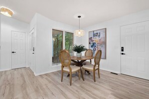 Dining - Golf-Course Retreat on Coronado (Hot Springs)