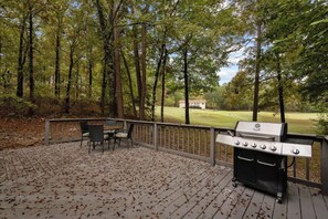 Outdoor dining - Golf-Course Retreat on Coronado (Hot Springs)