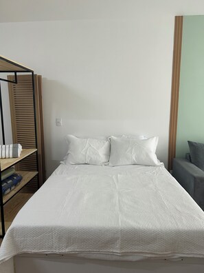 1 habitación, tabla de planchar con plancha, wifi y ropa de cama 