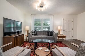 Una Smart TV, libros