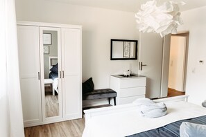 Bügeleisen/Bügelbrett, WLAN, Bettwäsche