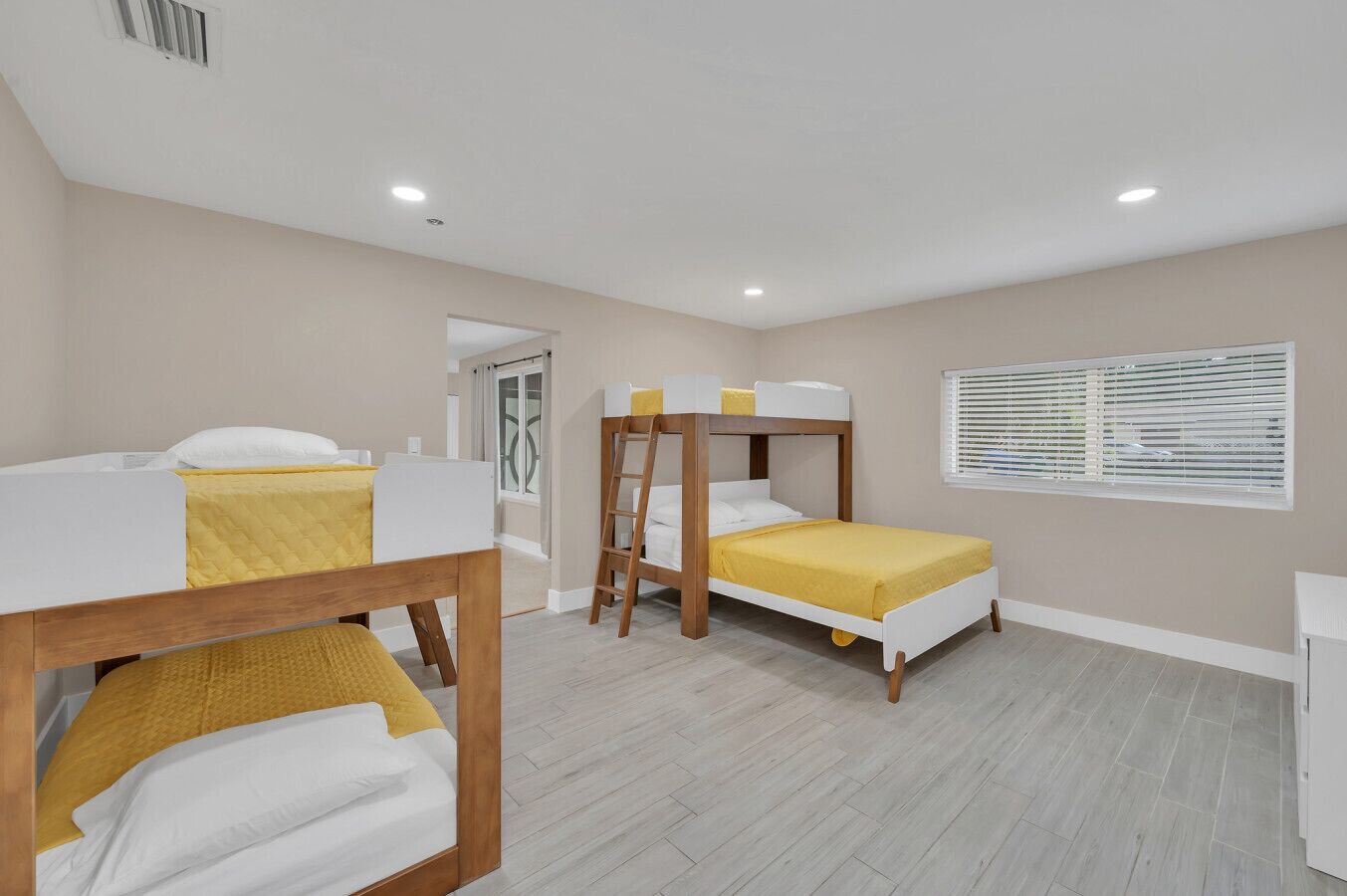 5 bedrooms, desk, iron/ironing board, travel cot