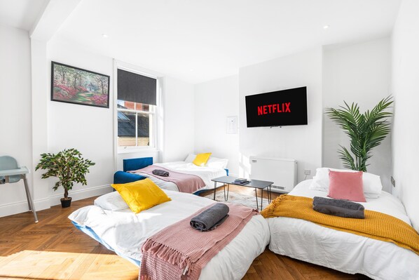 Silitysrauta/-lauta, ilmainen Wi-Fi, vuodevaatteet