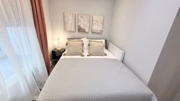 Iron/ironing board, Internet, bed sheets