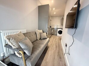 Living area - London Gem - 1BR Near Earl's Court Station (London)
