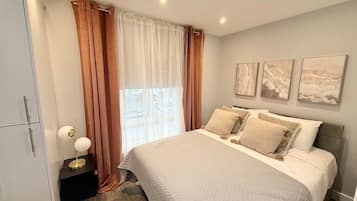 Iron/ironing board, Internet, bed sheets